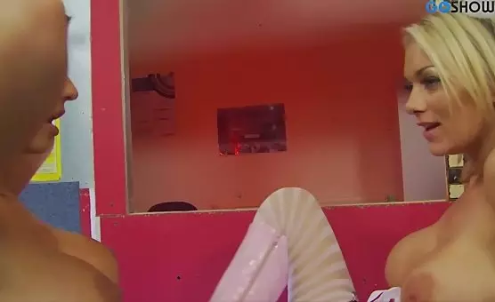 Blushing Brunettes Luscious Lesbian SixtyNine